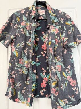 American Eagle button down shirt topical